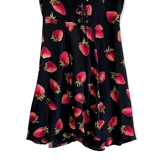 Reformation Koa mini dress, strawberry, size 2P - Picture 7 of 15